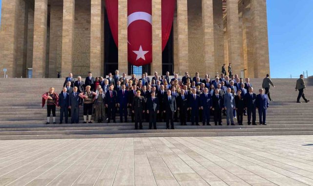 2023/10/ankara39nin-baskent-olusu-anitkabir-ve-1-mecliste-torenlerle-kutlandi_2.jpg