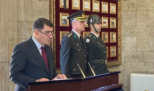 2023/10/ankara39nin-baskent-olusu-anitkabir-ve-1-mecliste-torenlerle-kutlandi_3.jpg
