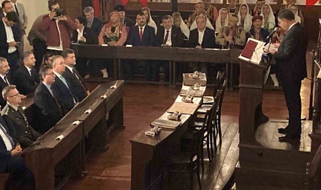 2023/10/ankara39nin-baskent-olusu-anitkabir-ve-1-mecliste-torenlerle-kutlandi_4.jpg