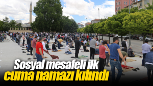 KARAMAN'DA SOSYAL MESAFELİ CUMA NAMAZI KILINDI