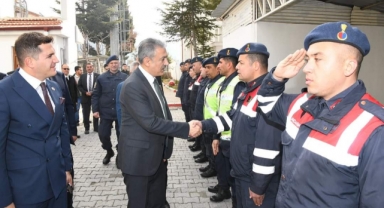 KARAMAN VALİSİ TUNCAY AKKOYUN ERMENEK İLÇE JANDARMA KOMUTANLIGINI ZİYARETTE BULUNDU