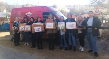 YURT ÖĞRENCİLERİ EL EMEKLERİ İLE GÖNÜLLERİ ISITTI