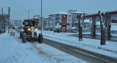 KAR TEMİZLEME ÇALIŞMALARI GECE-GÜNDÜZ SÜRÜYOR
