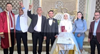 Atilla Zorlu hastalara moral ziyareti, nikâhlara şahitlik yaptı