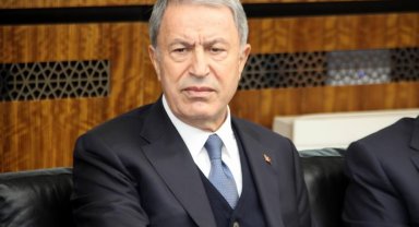 Bakan Akar, Danimarka'da Kur'an-ı Kerim ve Türk bayrağına yönelik saldırıyı lanetledi