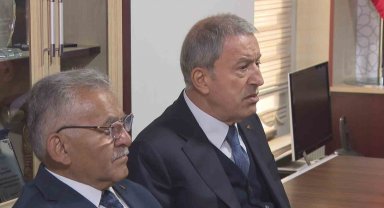 Bakan Akar'dan terörle iş birliğine yönelik "otobüs" benzetmesi