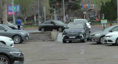 Bakan Akar'dan Togg'lu bayramlaşma