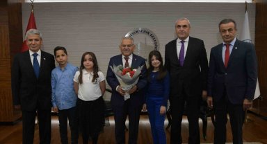 Başkan Büyükkılıç, koltuğunu çocuklara devretti