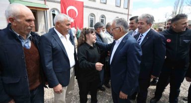 Başkan Büyükkılıç Sarıoğlan'da konuştu: "Sizlerin hizmetkarıyız"