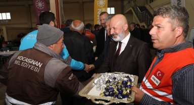 Başkan Çolakbayrakdar, mesai arkadaşlarıyla bayramlaştı