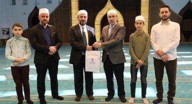 Doktor, 52 yaşında hafız oldu