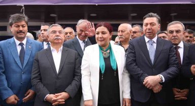 Eski TBMM Başkanı Yılmaz: "Milletin duasını almak için çalışanların yanında olun"
