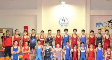 Eskişehir'den 10 sporcu madalya için güreşecek
