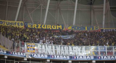 Fenerbahçeli taraftarlar takımını yalnız bırakmadı