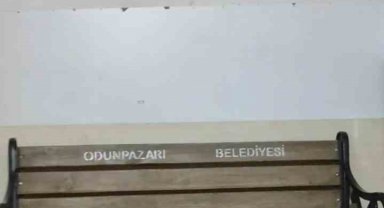 İddiaya göre 'aşk acısı' sonucu parktan eve bank taşıyıp gündem oldular