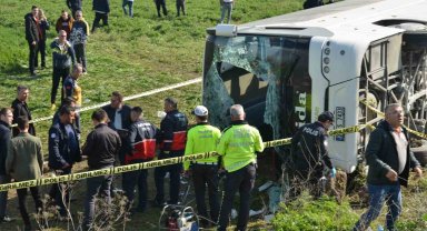 İşçi servisi şarampole uçtu: 3 ölü, 31 yaralı