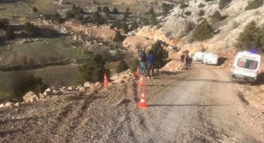 Karaman'da İşçilerin bulunduğu araç şarampole devrildi.5 ölü 1 yarali