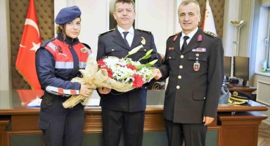 Jandarma personeli polislerin haftasını tebrik etti