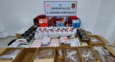 Kaçak sigara satan 2 şüpheli yakalandı