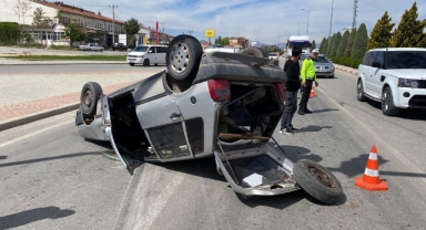 Karaman’da takla atan otomobilin sürücüsü yaralandı