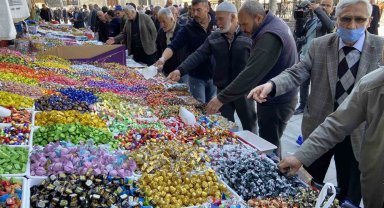 Konya'da bayram alışverişini son günlere bırakanlar yoğunluk oluşturdu