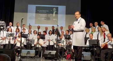 Kurtuluş Türk Halk Müziği Korosu'nun 'doktor-hekim-tabip' türküleri konseri yoğun ilgi gördü