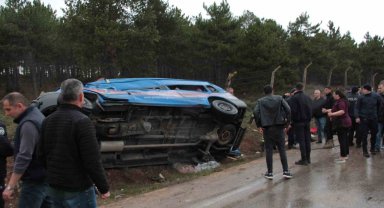 Otobüs jandarma aracına ve minibüse çarptı: 14 yaralı