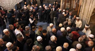 Özhaseki: "Yaklaşan seçimlerimizin okunan ezanlara ve gönderde her zaman hür bir şekilde dalgalanan bayrağımıza da hayırlı olmasını diliyorum"