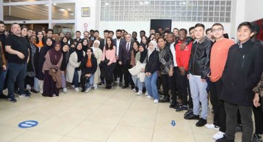 Rektör Altun, uluslararası öğrencilerle bir araya geldi