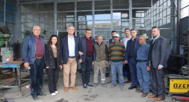 Sanayi esnafı Atilla Zorlu'yu bağrına bastı