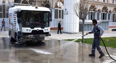 Selçuklu'da camiler gül suyu ile yıkandı