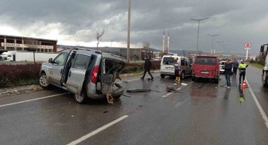 Yağışlı hava kazaları da beraberinde getirdi, 7 araç birbirine girdi