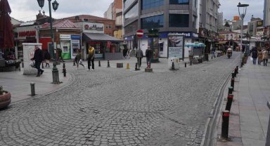 Yağmur yağdı, çarşı sokakları bomboş kaldı