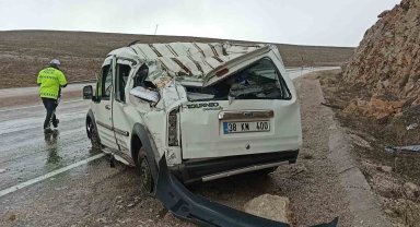 Yağmurla kayganlaşan yol kazaya neden oldu, 5 yaralı