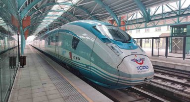 Yüksek hızlı tren Sivaslıları heyecanlandırdı
