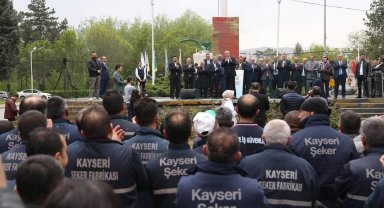 Akar: "Bu millet, teröristlerle arasına mesafe koyamayanlarla arasına mesafe koyacaktır"