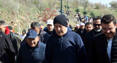 Bakan Akar: "40 yıldır milletimizin başına musallat olan beladan asil milletimizi kurtaracağız"