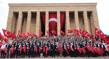 Bakan Kasapoğlu'ndan Anıtkabir'e 19 Mayıs ziyareti