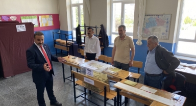Büyük Birlik Partisi Karaman Milletvekili Adayı Mesut Soyfidan, oyunu kullandı