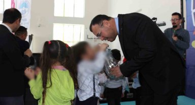 Ceza İnfaz Kurumu'nda anne yanında kalan çocuklara 23 Nisan kutlaması