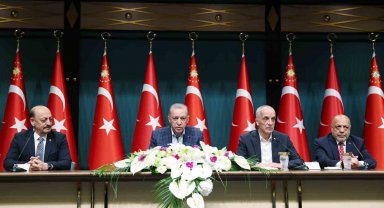 Cumhurbaşkanı Erdoğan: "En düşük kamu işçisi ücretini 15 bin liraya çıkarıyoruz"