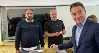 DEVA Partisi Genel Başkanı Babacan Ankara'da oyunu kullandı