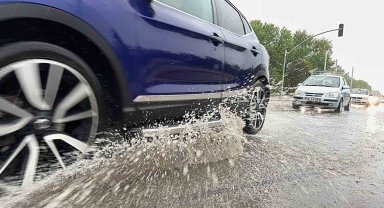 Eskişehir'de gök gürültülü sağanak yağmur