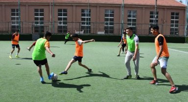 Eskişehir'e deprem bölgesinden gelen öğrenciler ile dostluk maçı