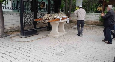 Etliekmekçide silahlı saldırı sonrası hayatını kaybeden kişi defnedildi