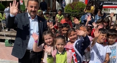 Geleceğimizin teminatı çocuklarımızın geleceği Mesut abilerine emanet.