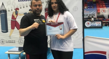 GENÇ BOKSÖR KEVSER ÖCAL TÜRKİYE ÜÇÜNCÜSÜ OLDU