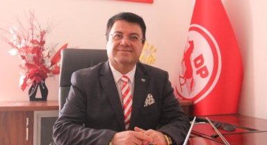 Karaman’da Demokrat Parti’den Cumhurbaşkanı Erdoğan’a pankartlı ve fotoğraflı destek