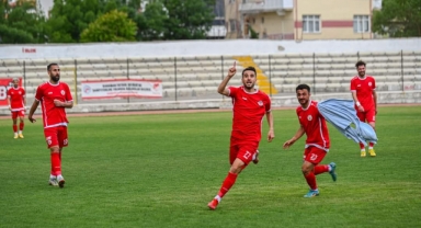Karaman futbol kulübü Ayvalık Gücüsporu 2-1 yenerek yarı finale çıktı