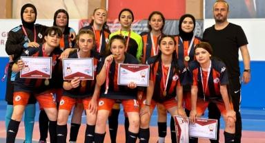 KARAMAN HAKKI TEKE SPOR LİSESİ KADIN FUTSAL TAKIMI YARI FİNALDE!